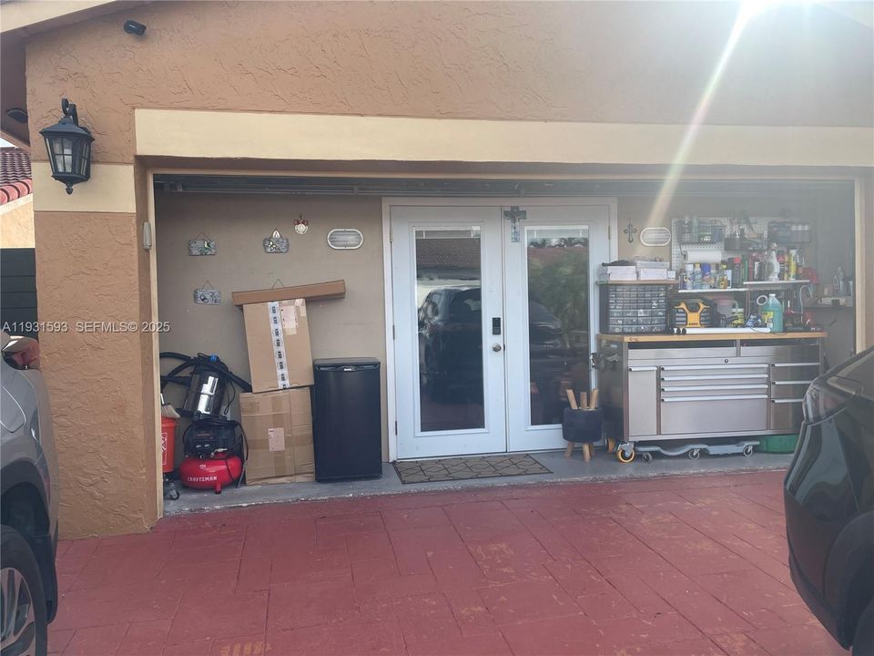 For Sale: $699,900 (4 beds, 3 baths, 1921 Square Feet)