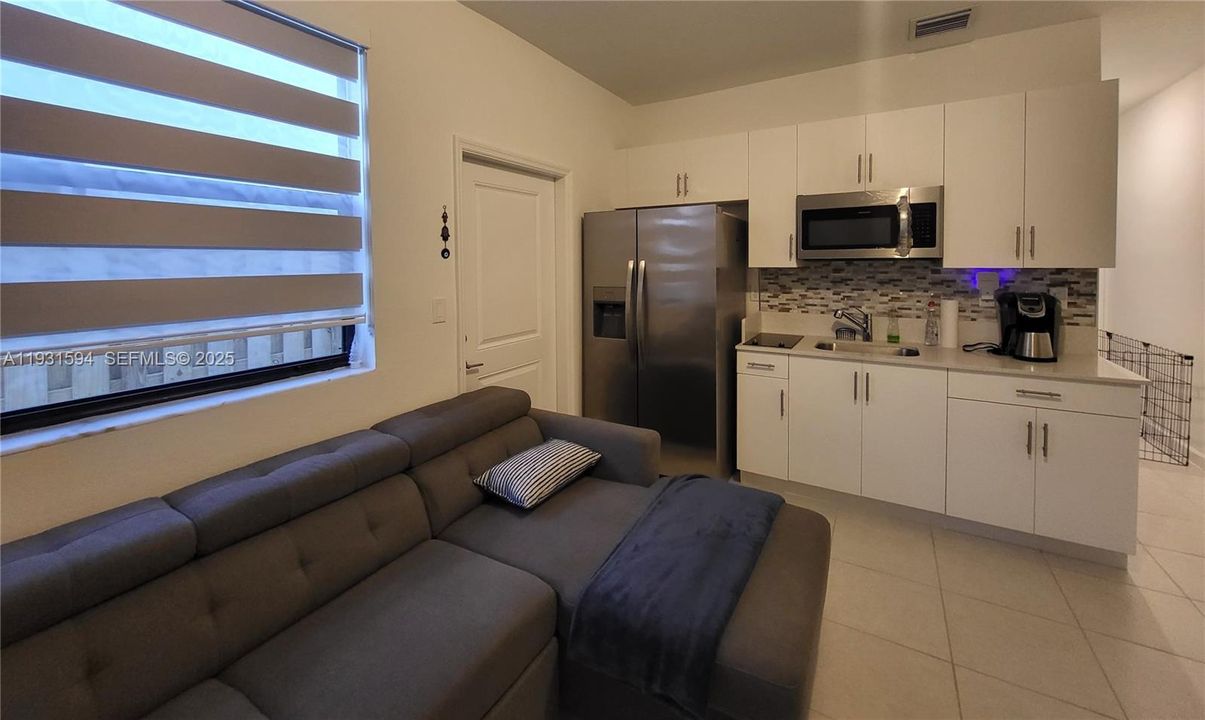 出租: $1,900 (1 贝兹, 1 浴室, 1100 平方英尺)