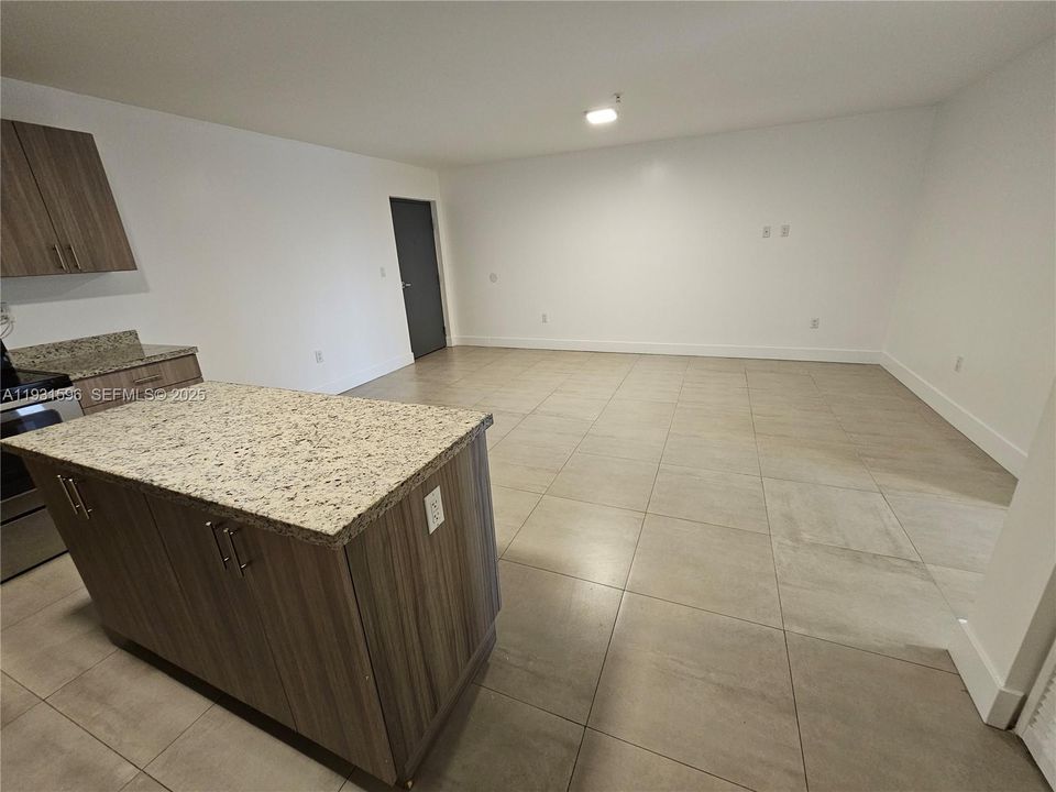 В аренду: $2,350 (2 спален, 2 ванн, 29413 Квадратных фут)