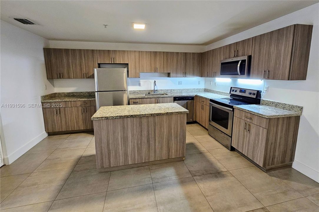 В аренду: $2,350 (2 спален, 2 ванн, 29413 Квадратных фут)