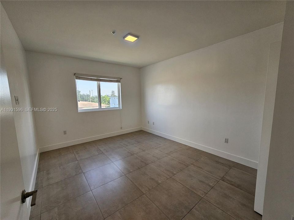 В аренду: $2,350 (2 спален, 2 ванн, 29413 Квадратных фут)