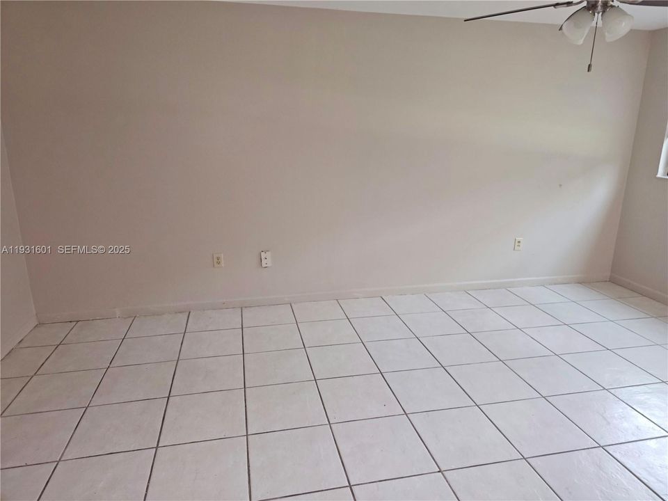 На продажу: $307,000 (3 спален, 2 ванн, 1300 Квадратных фут)