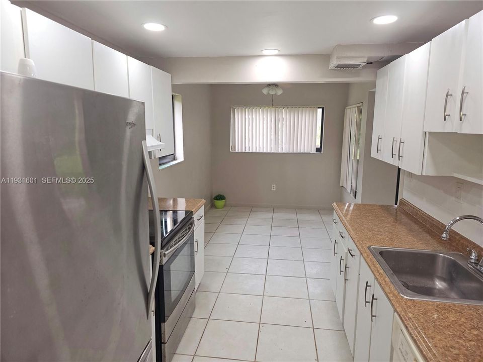 На продажу: $307,000 (3 спален, 2 ванн, 1300 Квадратных фут)