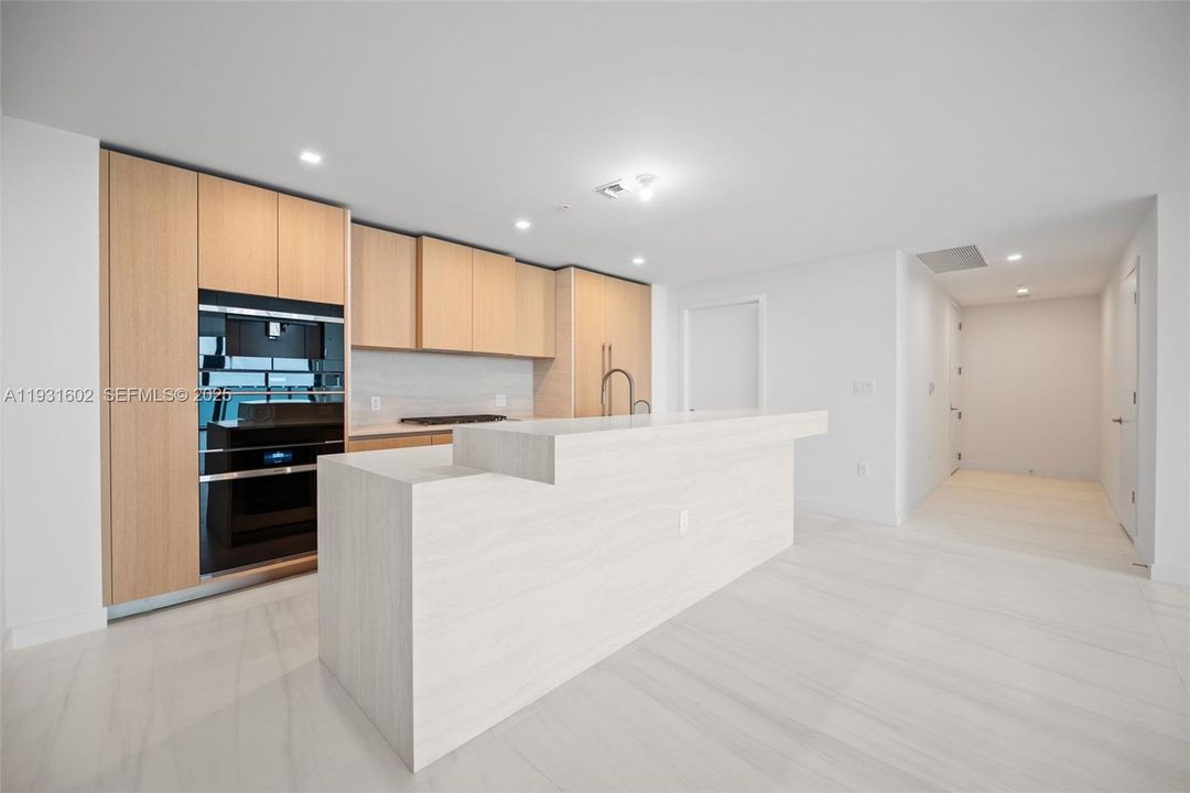 For Sale: $3,650,000 (3 beds, 3 baths, 2632 Square Feet)