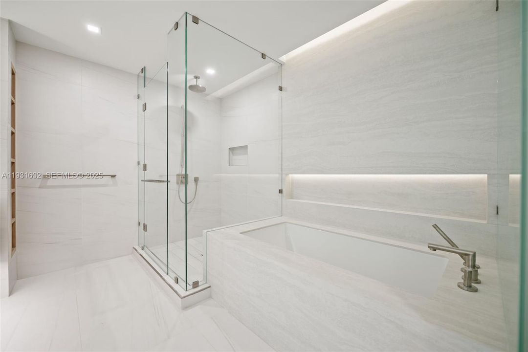 For Sale: $3,650,000 (3 beds, 3 baths, 2632 Square Feet)