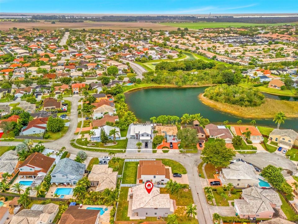 En Venta: $779,000 (4 camas, 2 baños, 2041 Pies cuadrados)