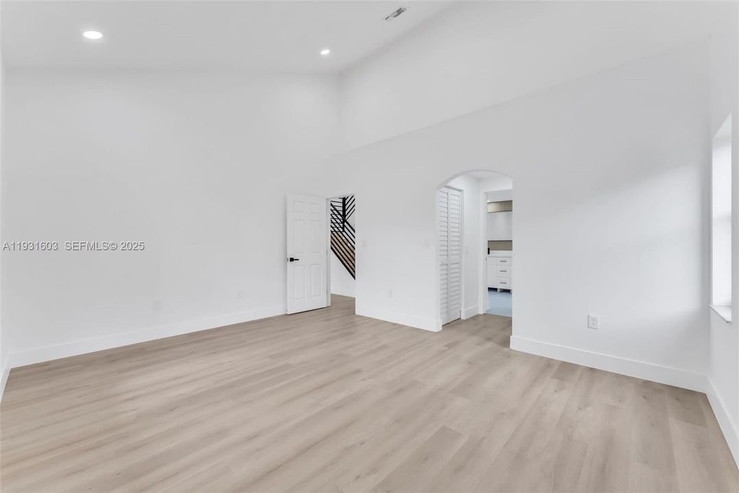 For Sale: $779,000 (4 beds, 2 baths, 2041 Square Feet)