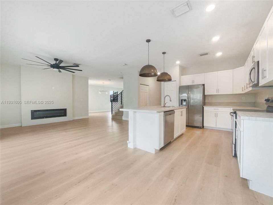 For Sale: $770,000 (4 beds, 3 baths, 2620 Square Feet)