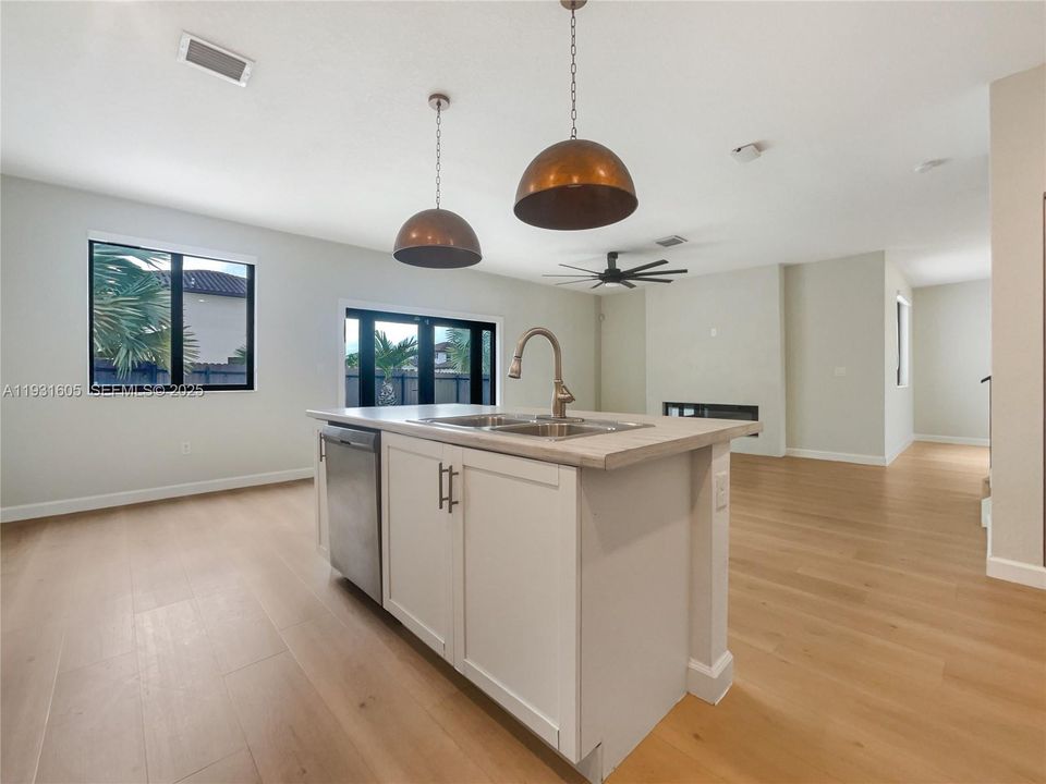 For Sale: $770,000 (4 beds, 3 baths, 2620 Square Feet)