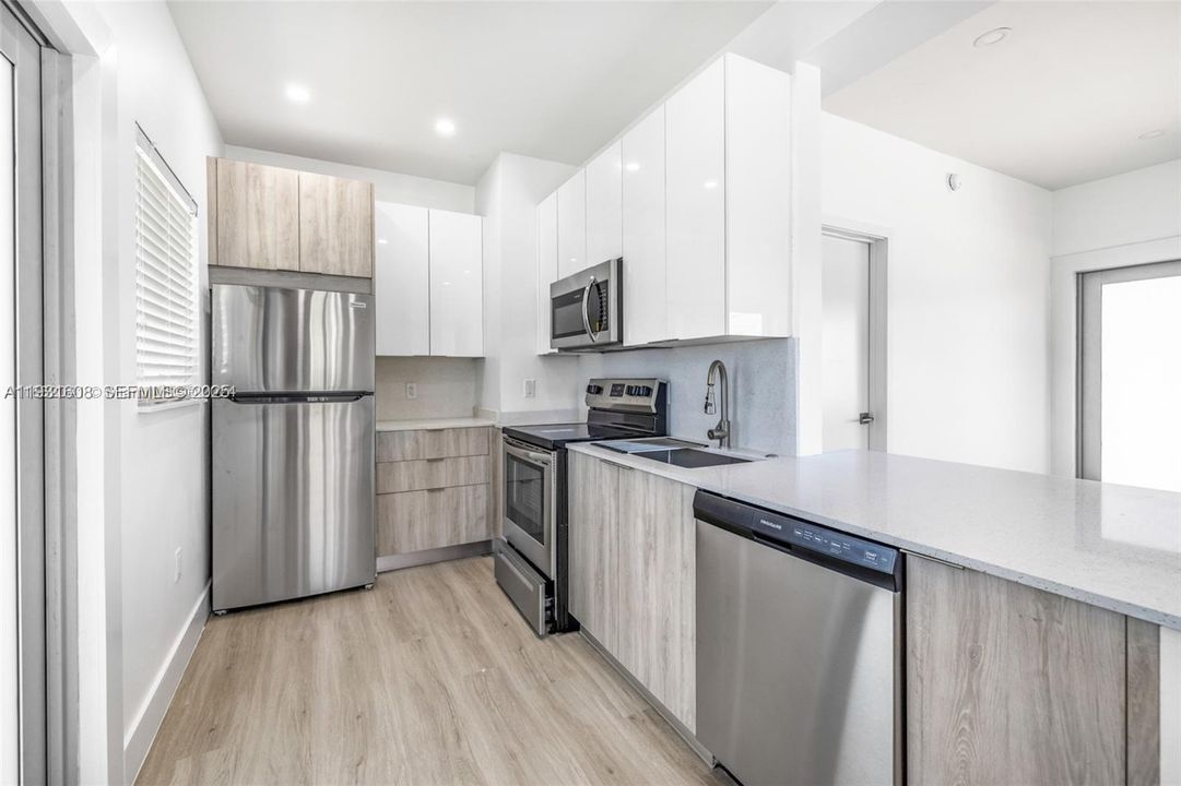 For Rent: $1,900 (1 beds, 1 baths, 1029 Square Feet)