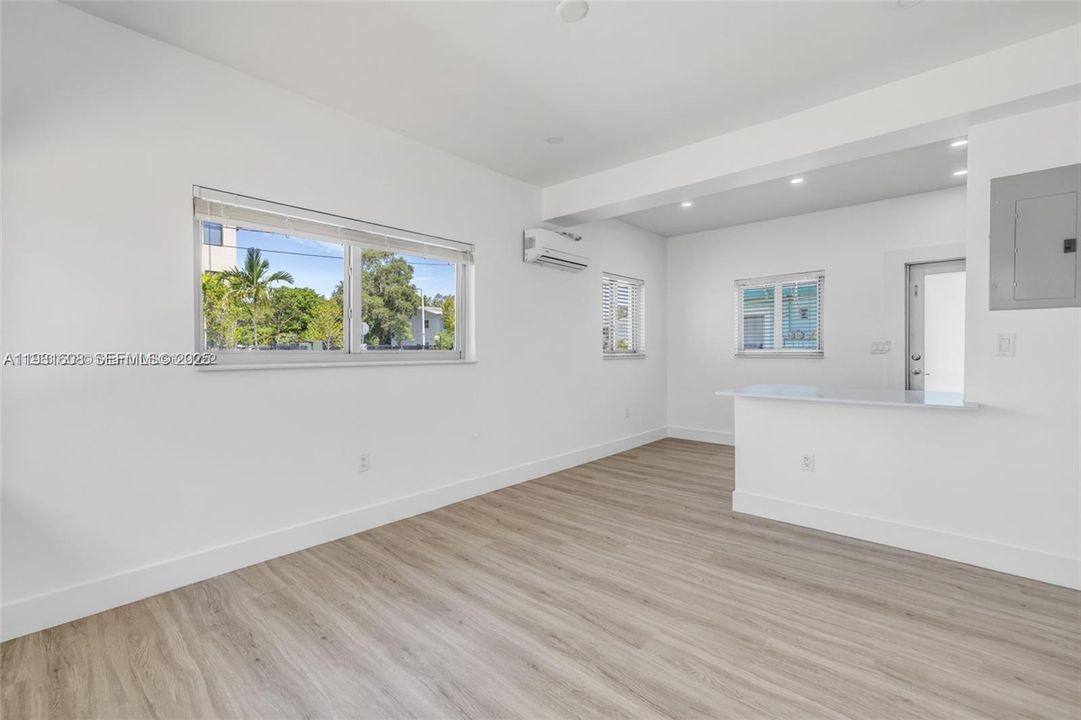 For Rent: $1,900 (1 beds, 1 baths, 1029 Square Feet)