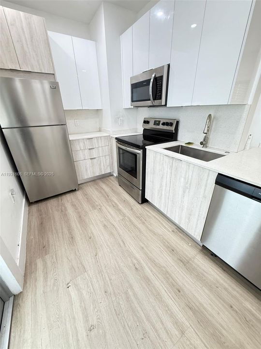 For Rent: $1,900 (1 beds, 1 baths, 1029 Square Feet)