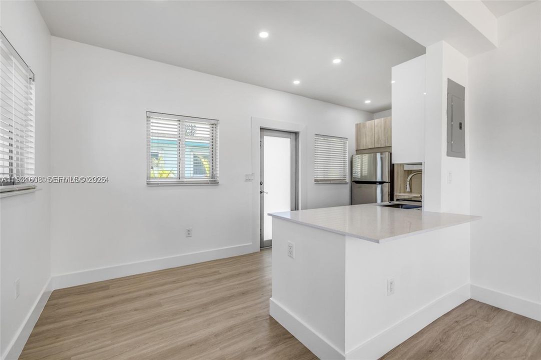 For Rent: $1,900 (1 beds, 1 baths, 1029 Square Feet)