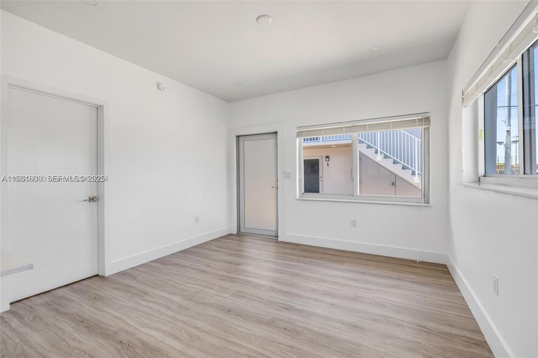 For Rent: $1,900 (1 beds, 1 baths, 1029 Square Feet)