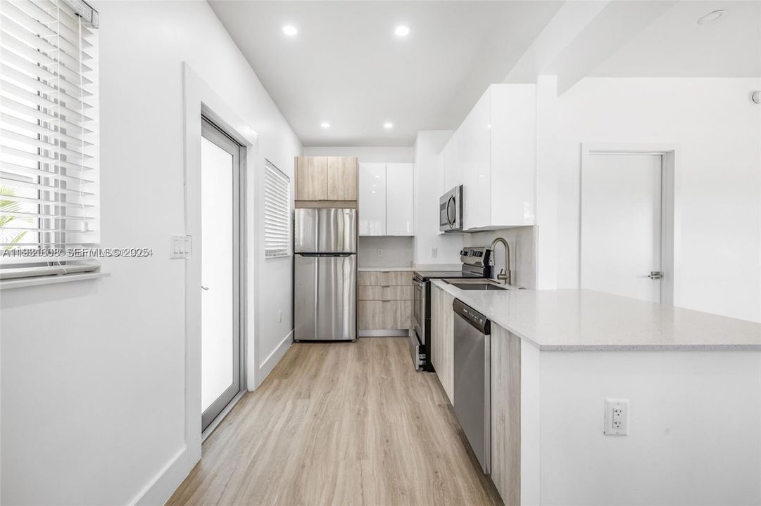 For Rent: $1,900 (1 beds, 1 baths, 1029 Square Feet)