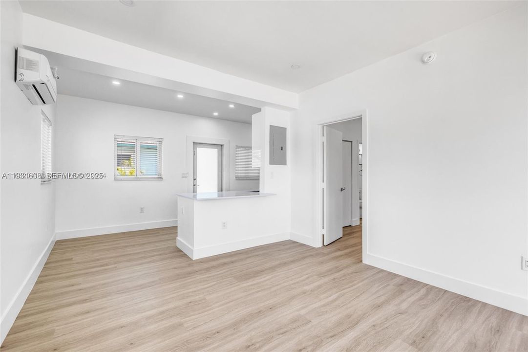 For Rent: $1,900 (1 beds, 1 baths, 1029 Square Feet)