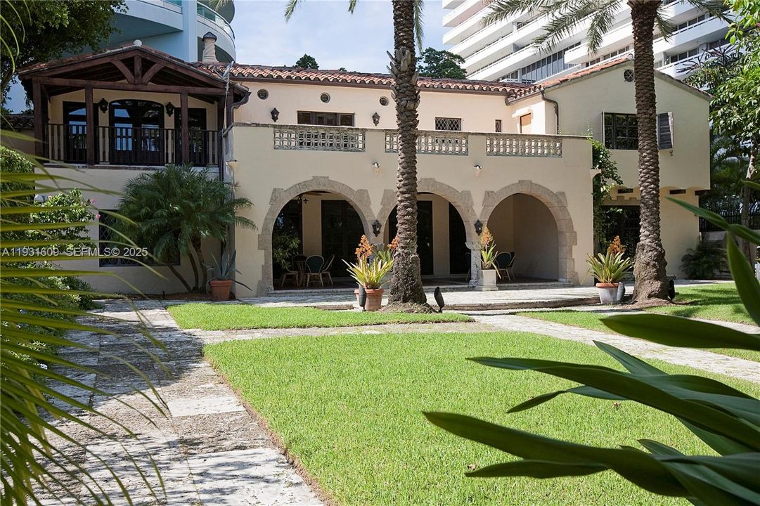 Santa Maria Historic Club House