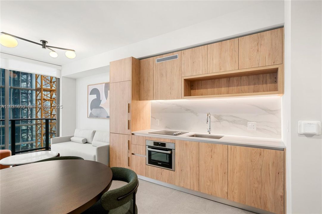 For Rent: $3,800 (1 beds, 1 baths, 600 Square Feet)