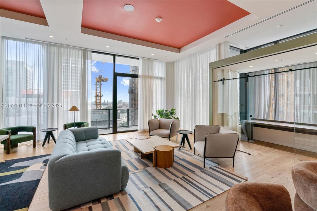 For Rent: $3,800 (1 beds, 1 baths, 600 Square Feet)