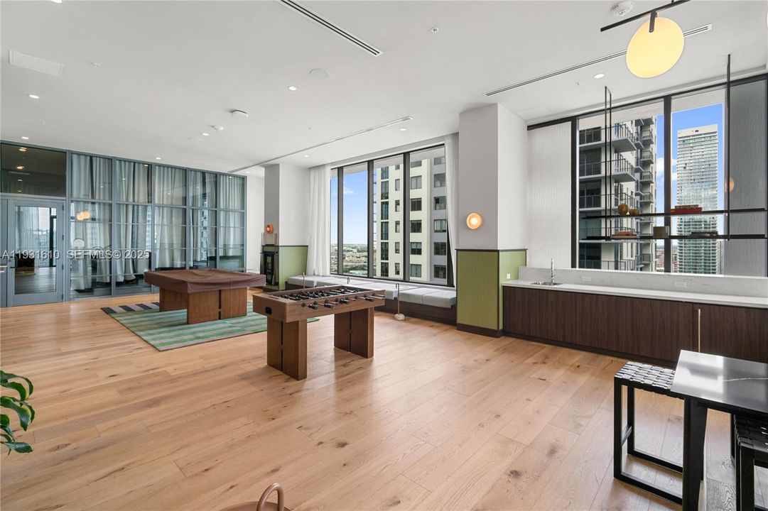 For Rent: $3,800 (1 beds, 1 baths, 600 Square Feet)