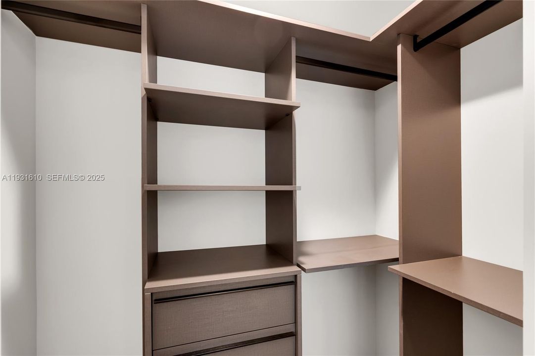 For Rent: $3,800 (1 beds, 1 baths, 600 Square Feet)