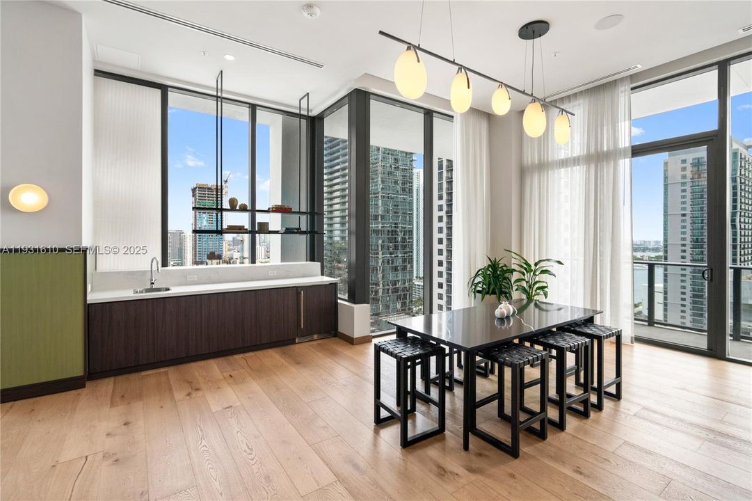 For Rent: $3,800 (1 beds, 1 baths, 600 Square Feet)