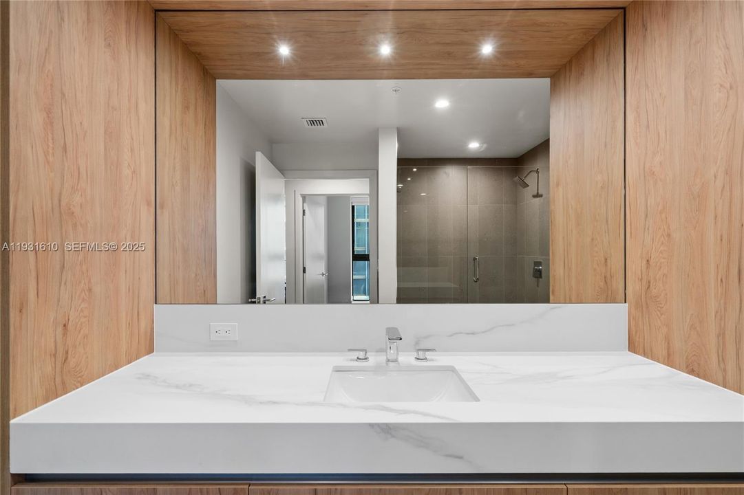 For Rent: $3,800 (1 beds, 1 baths, 600 Square Feet)