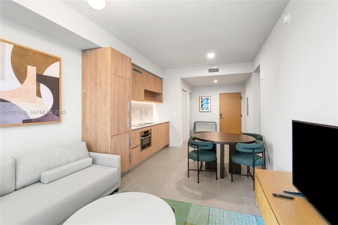 For Rent: $3,800 (1 beds, 1 baths, 600 Square Feet)