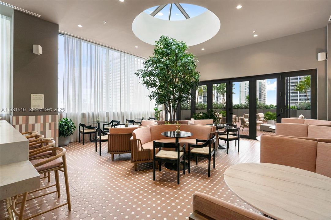 For Rent: $3,800 (1 beds, 1 baths, 600 Square Feet)