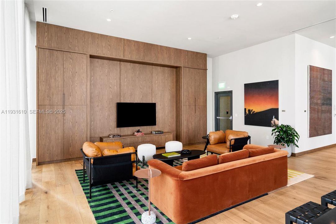 For Rent: $3,800 (1 beds, 1 baths, 600 Square Feet)