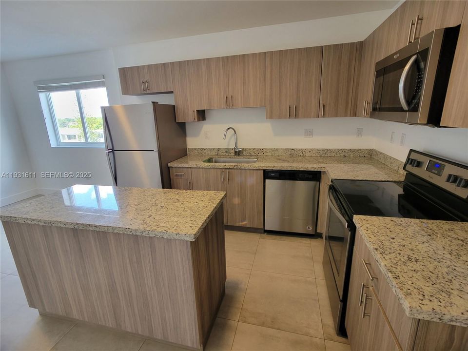 В аренду: $2,550 (3 спален, 2 ванн, 29413 Квадратных фут)