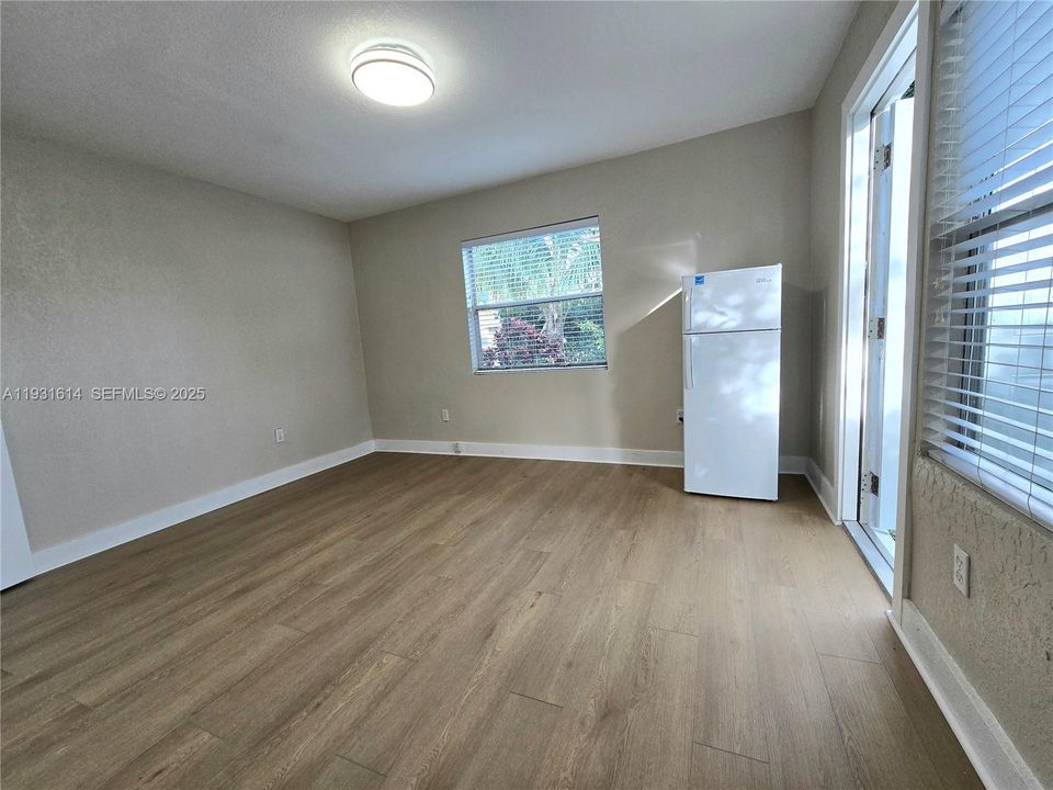 出租: $1,199 (3 贝兹, 1 浴室, 1313 平方英尺)