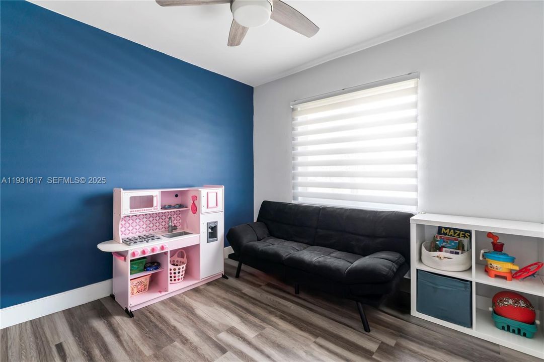 На продажу: $650,000 (3 спален, 2 ванн, 1196 Квадратных фут)