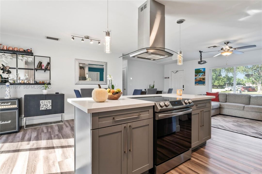 На продажу: $650,000 (3 спален, 2 ванн, 1196 Квадратных фут)