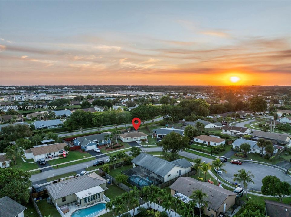 На продажу: $650,000 (3 спален, 2 ванн, 1196 Квадратных фут)