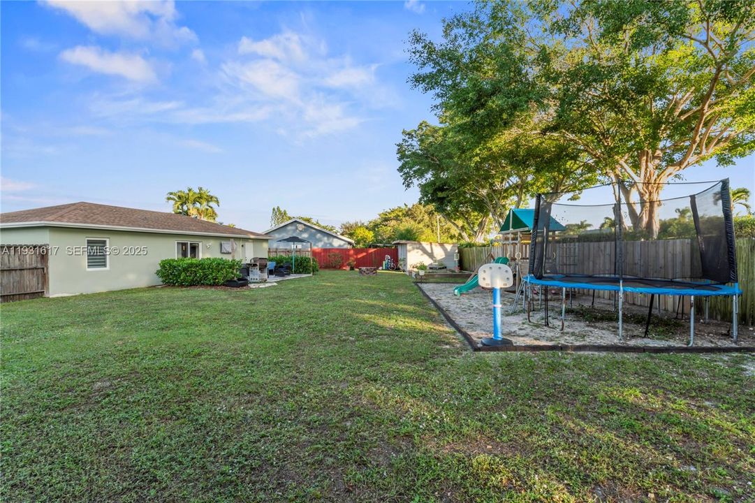 На продажу: $650,000 (3 спален, 2 ванн, 1196 Квадратных фут)