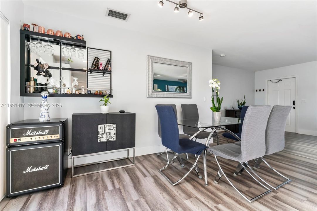 На продажу: $650,000 (3 спален, 2 ванн, 1196 Квадратных фут)