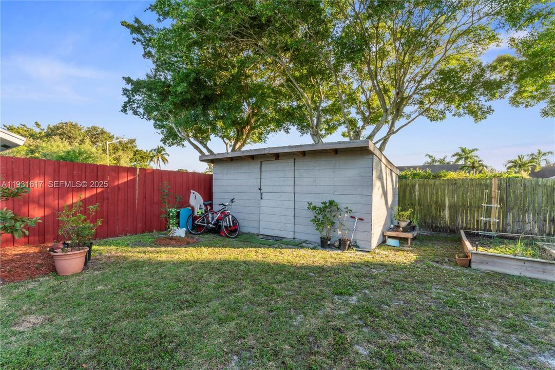 На продажу: $650,000 (3 спален, 2 ванн, 1196 Квадратных фут)