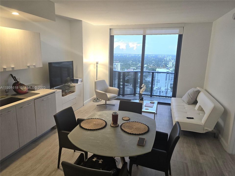 For Rent: $3,500 (1 beds, 1 baths, 541 Square Feet)