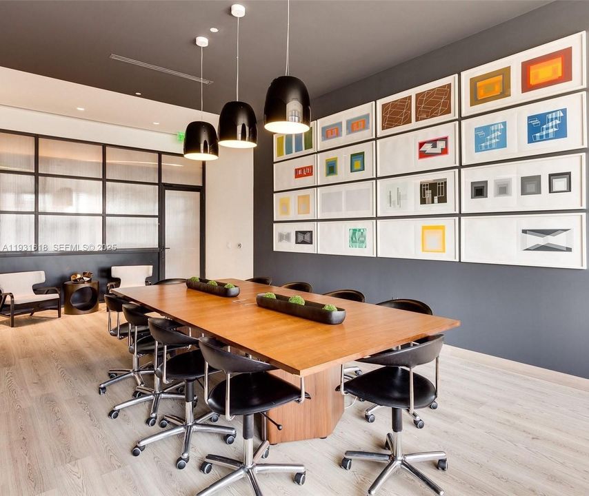 For Rent: $3,500 (1 beds, 1 baths, 541 Square Feet)