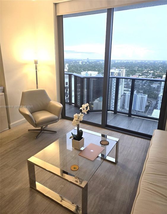 For Rent: $3,500 (1 beds, 1 baths, 541 Square Feet)