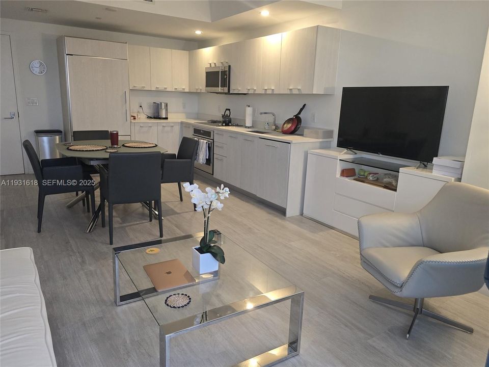 For Rent: $3,500 (1 beds, 1 baths, 541 Square Feet)