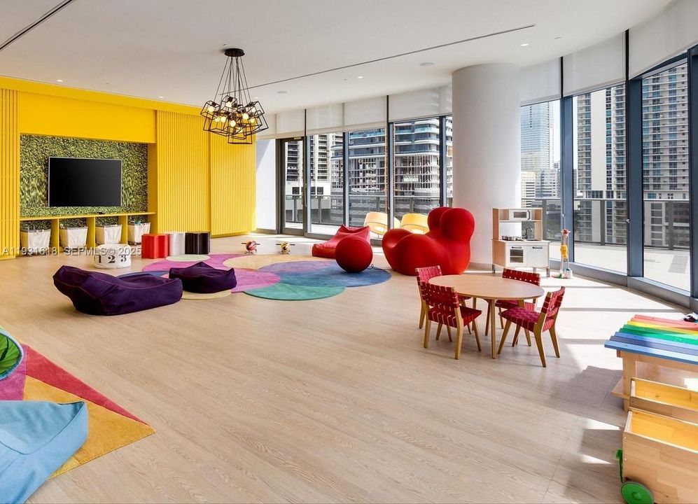 For Rent: $3,500 (1 beds, 1 baths, 541 Square Feet)