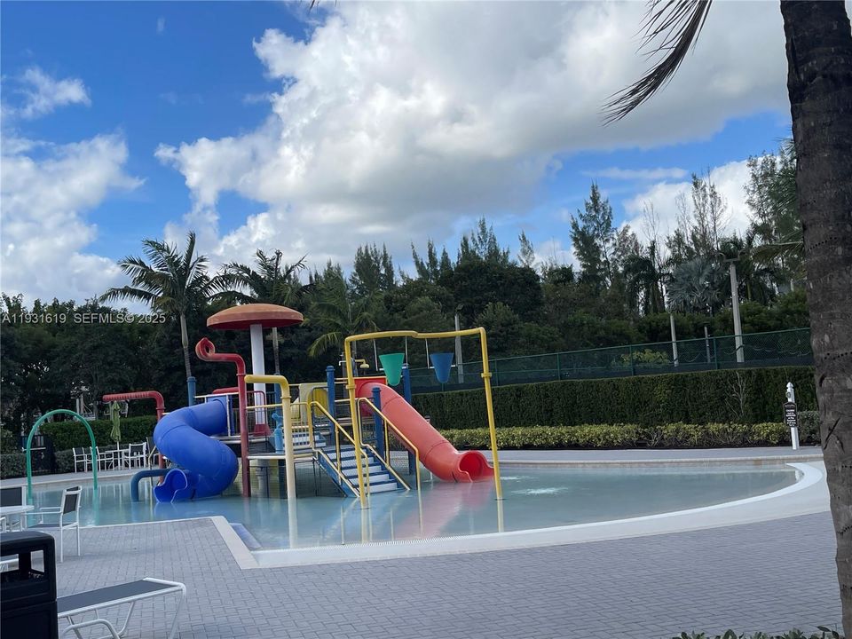 В аренду: $3,000 (2 спален, 2 ванн, 1134 Квадратных фут)