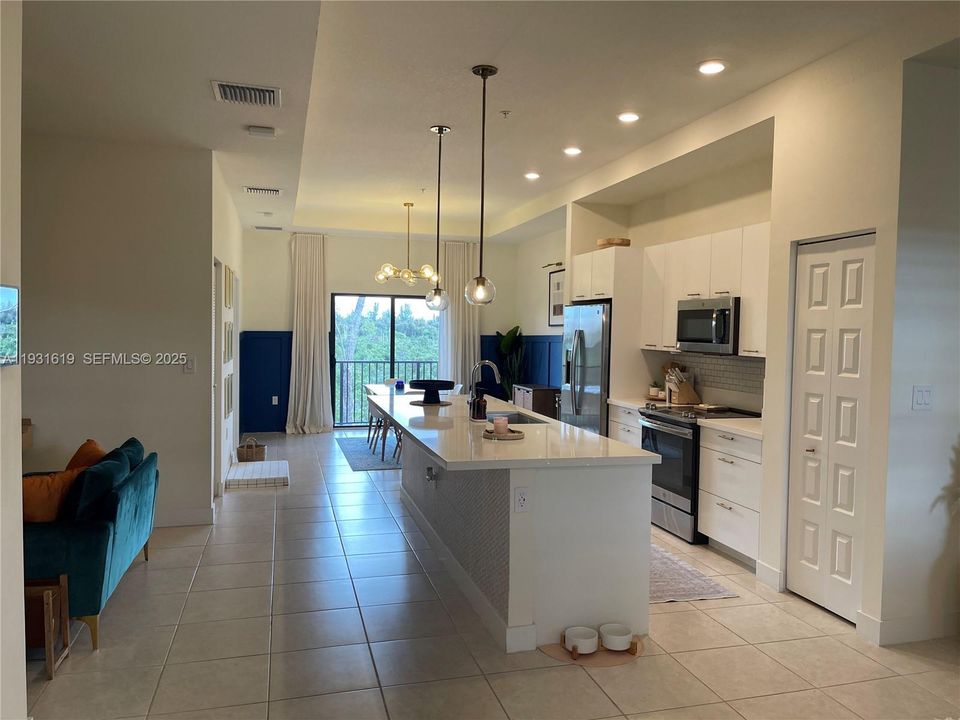 В аренду: $3,000 (2 спален, 2 ванн, 1134 Квадратных фут)