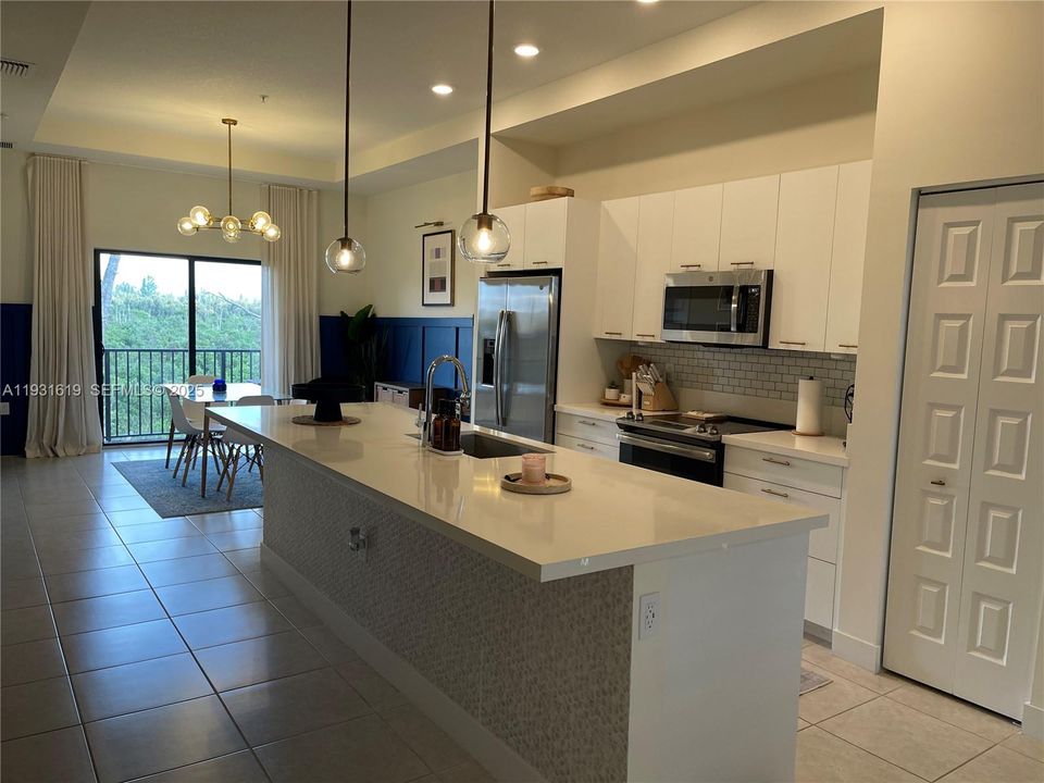 В аренду: $3,000 (2 спален, 2 ванн, 1134 Квадратных фут)