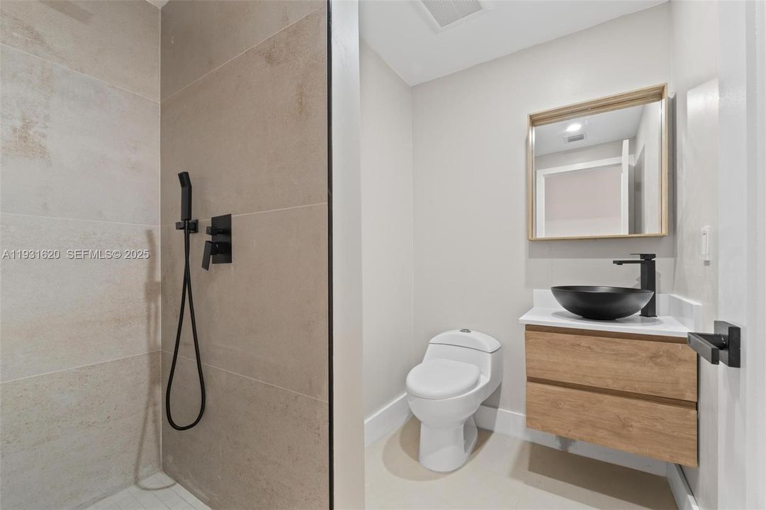 En Venta: $665,000 (3 camas, 3 baños, 1558 Pies cuadrados)