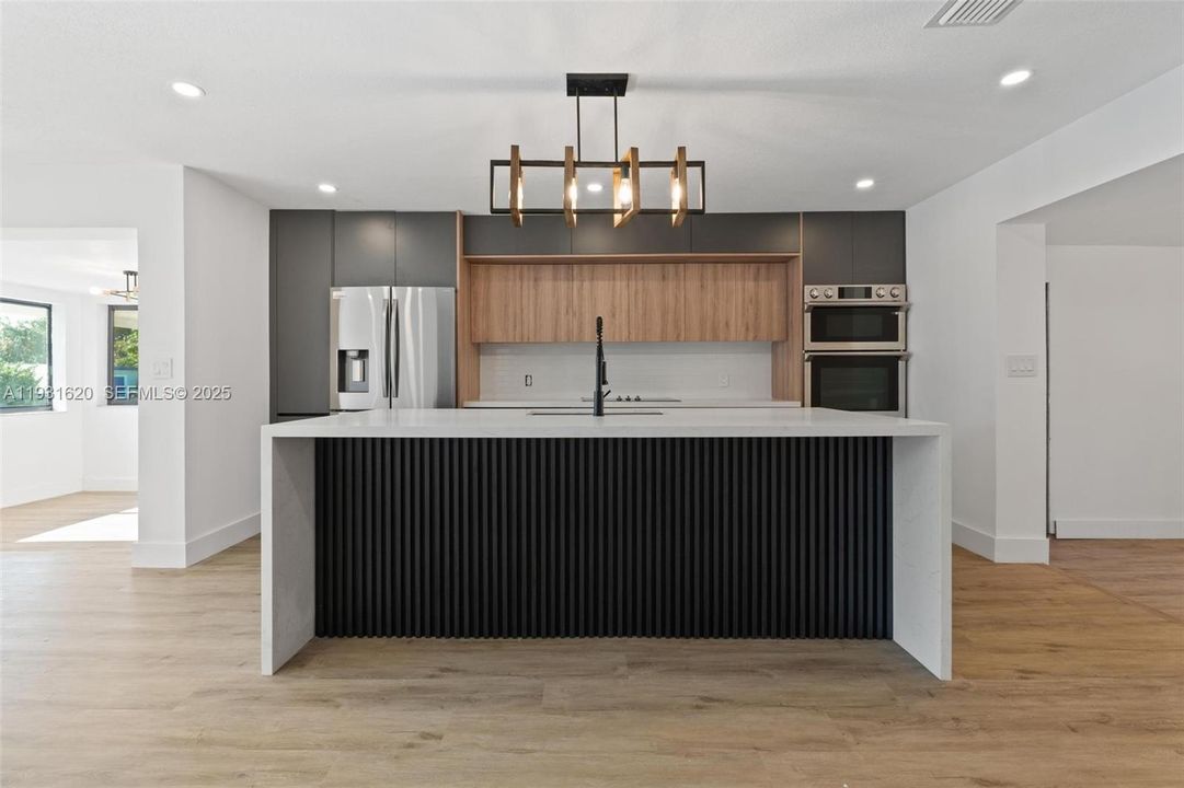 En Venta: $665,000 (3 camas, 3 baños, 1558 Pies cuadrados)