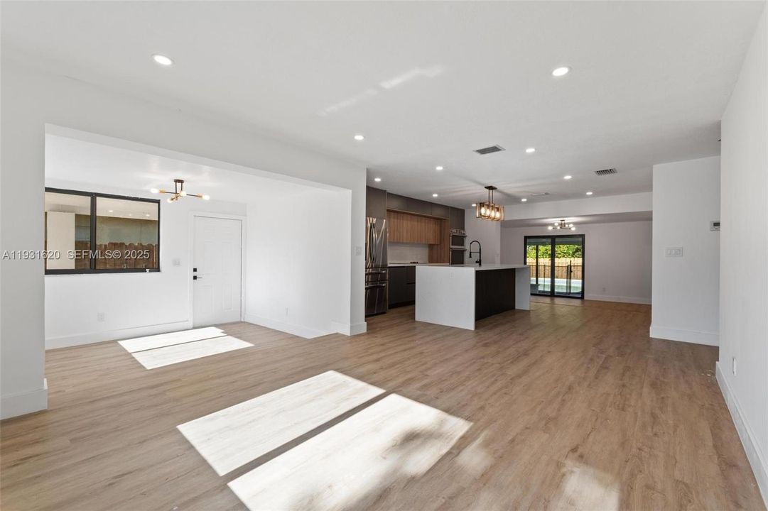 En Venta: $665,000 (3 camas, 3 baños, 1558 Pies cuadrados)