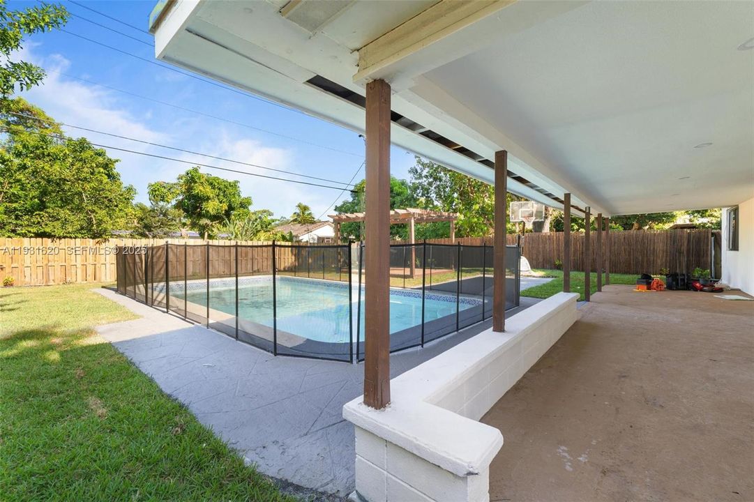 En Venta: $665,000 (3 camas, 3 baños, 1558 Pies cuadrados)